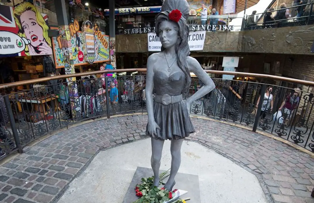 amy-winehouse-camden-town statue